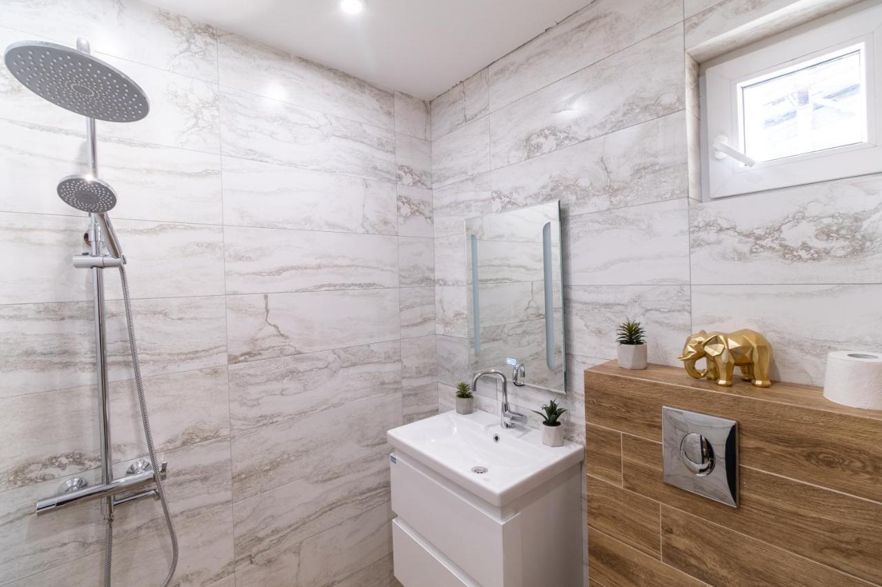 Chic 1Br Apartment With Balcony In พลอฟดิฟ ภายนอก รูปภาพ