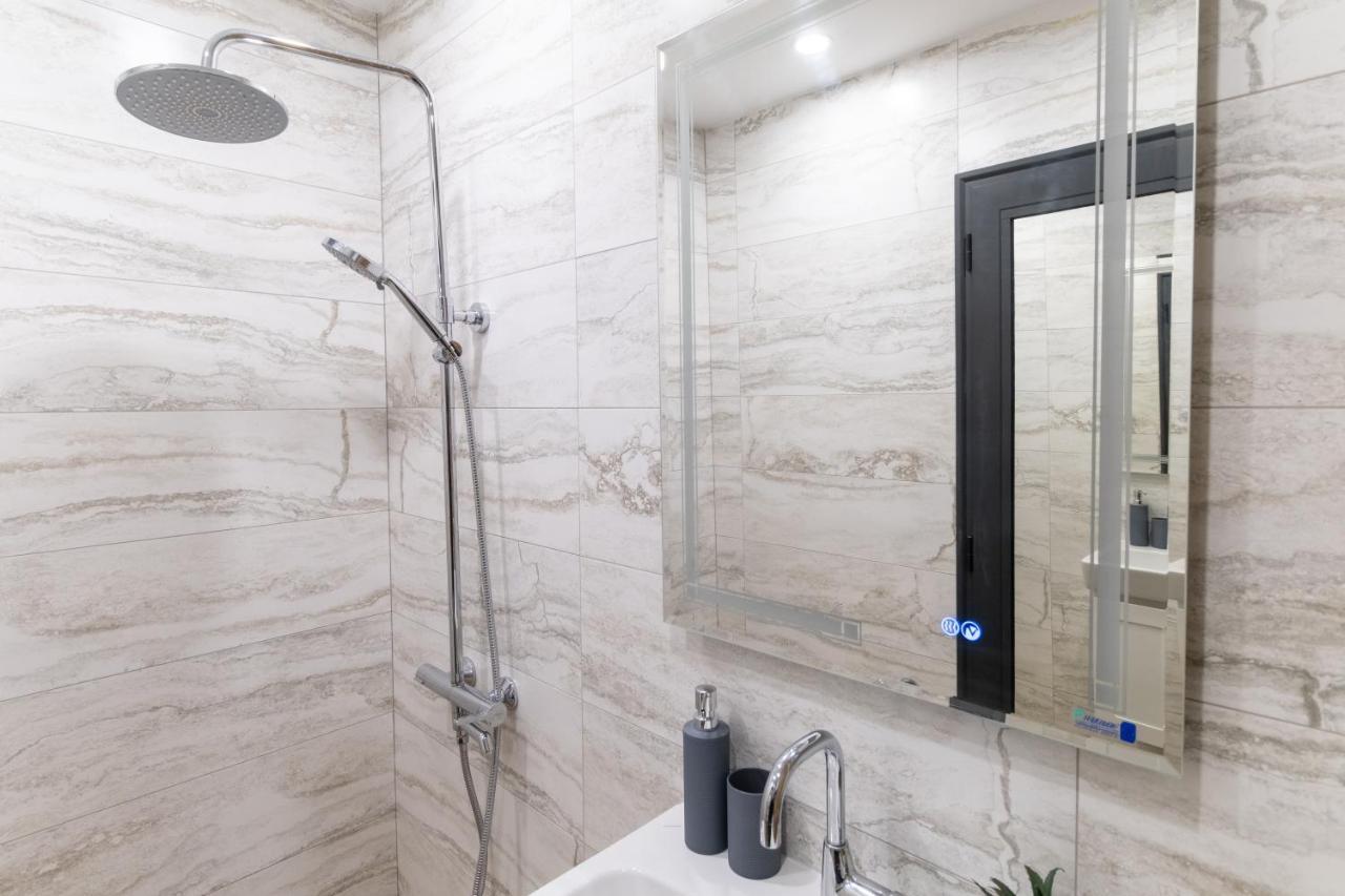 Chic 1Br Apartment With Balcony In พลอฟดิฟ ภายนอก รูปภาพ
