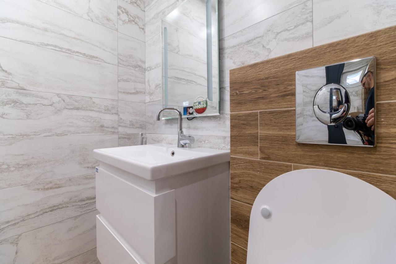 Chic 1Br Apartment With Balcony In พลอฟดิฟ ภายนอก รูปภาพ